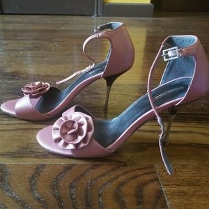 ***SOLD***Pink metallic rose silver heels 7 open